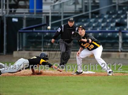 Thumbnail 2 in Hand vs. Amity Regional (SCC Semifinal) photogallery.