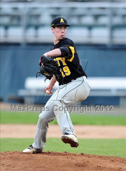 Thumbnail 3 in Hand vs. Amity Regional (SCC Semifinal) photogallery.