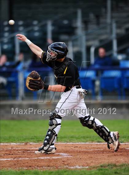 Thumbnail 2 in Hand vs. Amity Regional (SCC Semifinal) photogallery.