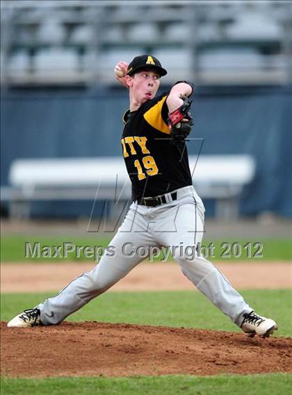 Thumbnail 3 in Hand vs. Amity Regional (SCC Semifinal) photogallery.