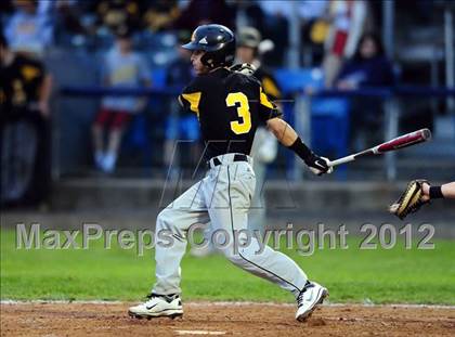 Thumbnail 3 in Hand vs. Amity Regional (SCC Semifinal) photogallery.