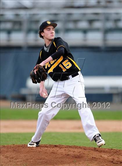 Thumbnail 3 in Hand vs. Amity Regional (SCC Semifinal) photogallery.