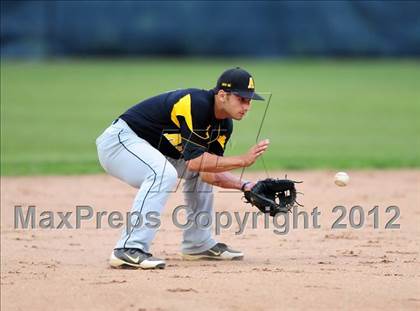 Thumbnail 2 in Hand vs. Amity Regional (SCC Semifinal) photogallery.