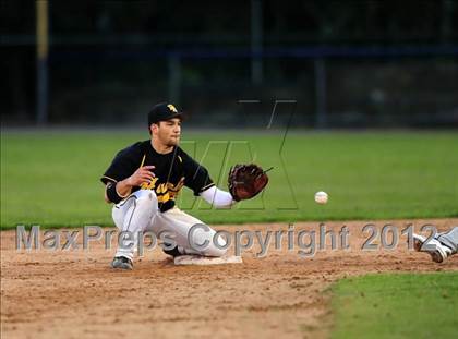Thumbnail 3 in Hand vs. Amity Regional (SCC Semifinal) photogallery.
