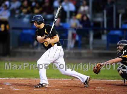 Thumbnail 2 in Hand vs. Amity Regional (SCC Semifinal) photogallery.