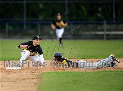 Thumbnail 2 in Hand vs. Amity Regional (SCC Semifinal) photogallery.