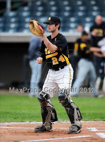Thumbnail 3 in Hand vs. Amity Regional (SCC Semifinal) photogallery.