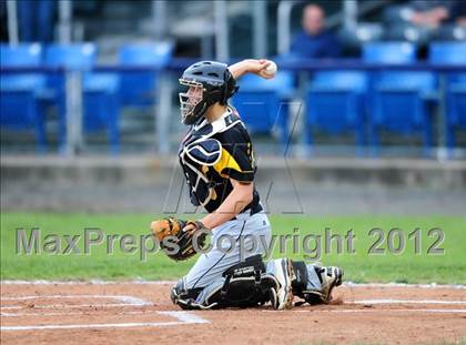 Thumbnail 1 in Hand vs. Amity Regional (SCC Semifinal) photogallery.