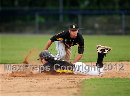 Thumbnail 1 in Hand vs. Amity Regional (SCC Semifinal) photogallery.