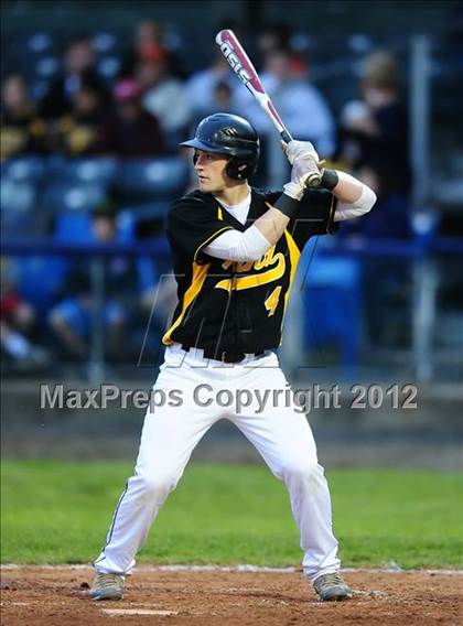 Thumbnail 3 in Hand vs. Amity Regional (SCC Semifinal) photogallery.