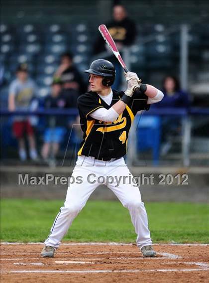 Thumbnail 2 in Hand vs. Amity Regional (SCC Semifinal) photogallery.