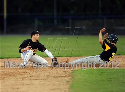 Thumbnail 1 in Hand vs. Amity Regional (SCC Semifinal) photogallery.