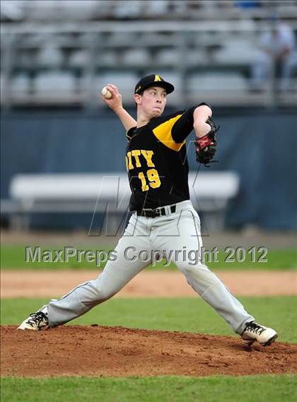Thumbnail 3 in Hand vs. Amity Regional (SCC Semifinal) photogallery.