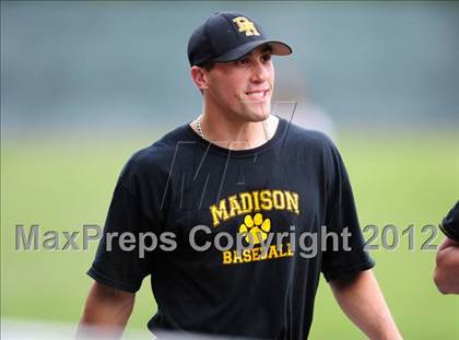 Thumbnail 2 in Hand vs. Amity Regional (SCC Semifinal) photogallery.