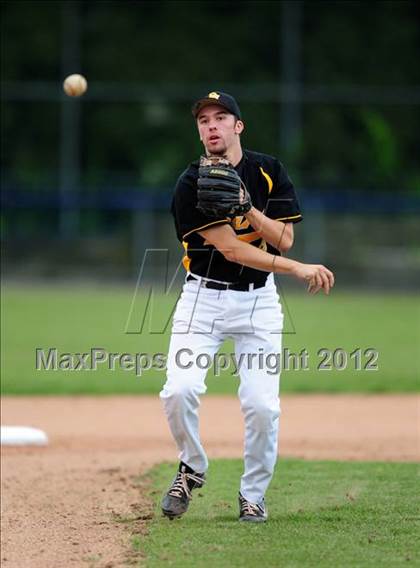 Thumbnail 2 in Hand vs. Amity Regional (SCC Semifinal) photogallery.