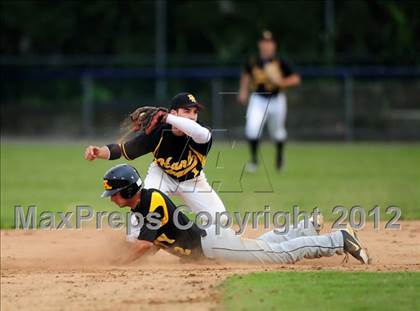 Thumbnail 1 in Hand vs. Amity Regional (SCC Semifinal) photogallery.