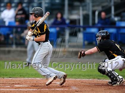 Thumbnail 3 in Hand vs. Amity Regional (SCC Semifinal) photogallery.