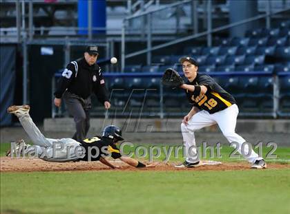 Thumbnail 1 in Hand vs. Amity Regional (SCC Semifinal) photogallery.