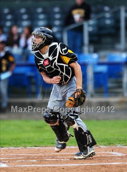 Thumbnail 2 in Hand vs. Amity Regional (SCC Semifinal) photogallery.