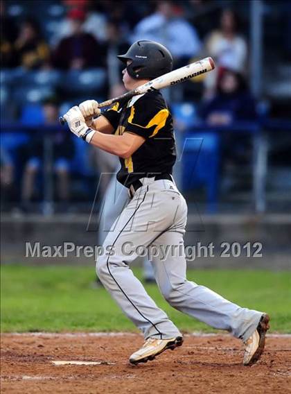 Thumbnail 3 in Hand vs. Amity Regional (SCC Semifinal) photogallery.