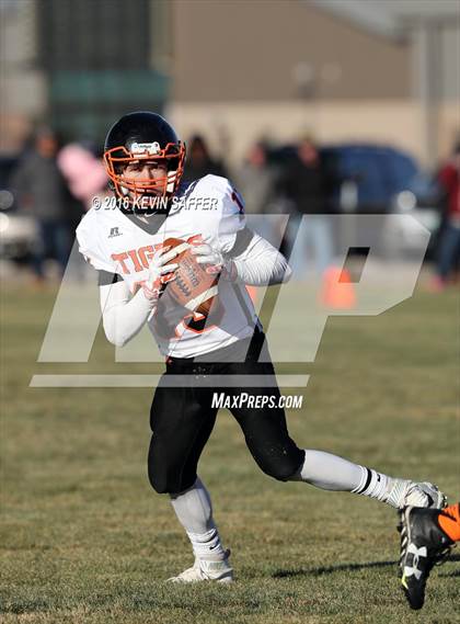 Thumbnail 2 in Hi-Plains vs. Cheyenne Wells (CHSAA 6-man Final) photogallery.