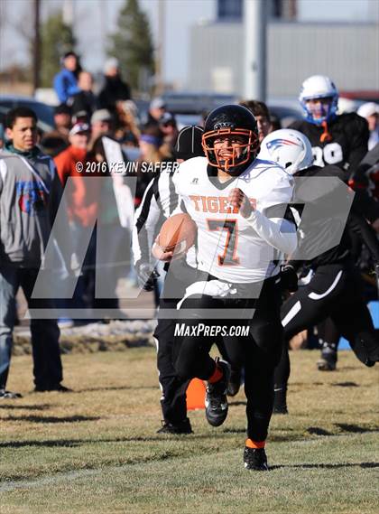 Thumbnail 1 in Hi-Plains vs. Cheyenne Wells (CHSAA 6-man Final) photogallery.