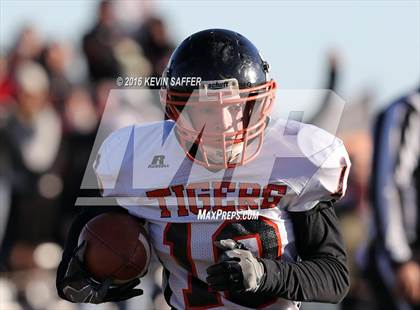 Thumbnail 3 in Hi-Plains vs. Cheyenne Wells (CHSAA 6-man Final) photogallery.