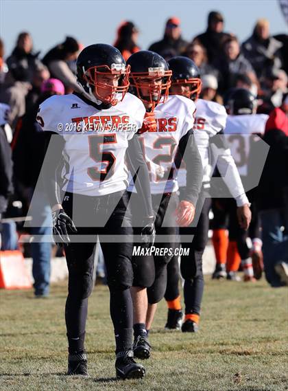 Thumbnail 3 in Hi-Plains vs. Cheyenne Wells (CHSAA 6-man Final) photogallery.