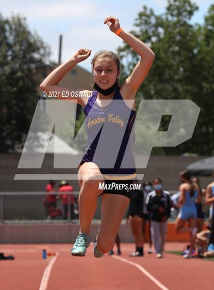 Thumbnail 1 in Pittsburg Relays (Long Jump/Triple Jump) photogallery.