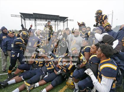 Thumbnail 1 in Farrell vs. Lackawanna Trail (PIAA 1A Championship) photogallery.