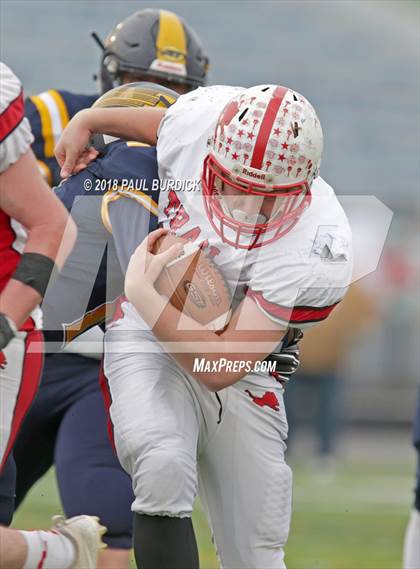 Thumbnail 3 in Farrell vs. Lackawanna Trail (PIAA 1A Championship) photogallery.