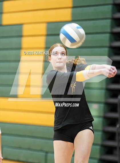 Thumbnail 2 in Adams vs. Cass Tech (Notre Dame Prep Quad) photogallery.