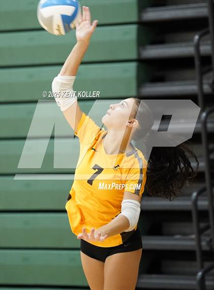 Thumbnail 1 in Adams vs. Cass Tech (Notre Dame Prep Quad) photogallery.