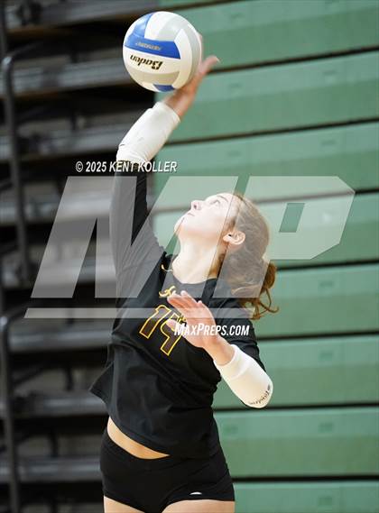 Thumbnail 2 in Adams vs. Cass Tech (Notre Dame Prep Quad) photogallery.