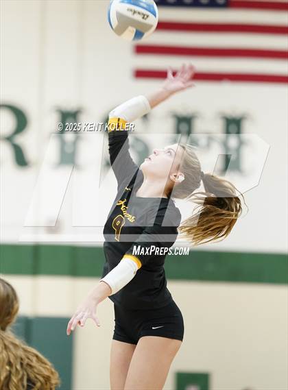 Thumbnail 2 in Adams vs. Cass Tech (Notre Dame Prep Quad) photogallery.