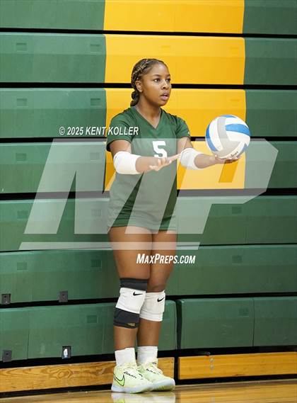 Thumbnail 3 in Adams vs. Cass Tech (Notre Dame Prep Quad) photogallery.