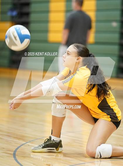 Thumbnail 3 in Adams vs. Cass Tech (Notre Dame Prep Quad) photogallery.