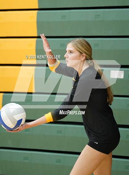 Thumbnail 2 in Adams vs. Cass Tech (Notre Dame Prep Quad) photogallery.