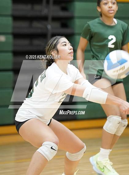 Thumbnail 3 in Adams vs. Cass Tech (Notre Dame Prep Quad) photogallery.