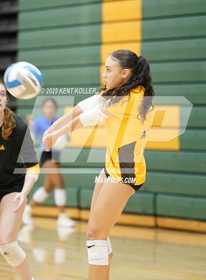 Thumbnail 2 in Adams vs. Cass Tech (Notre Dame Prep Quad) photogallery.