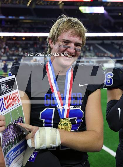 Thumbnail 3 in Woodville @ Gunter (UIL 3A Division II Football Final Medal Ceremony) photogallery.