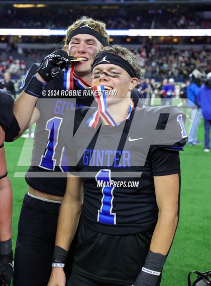 Thumbnail 1 in Woodville @ Gunter (UIL 3A Division II Football Final Medal Ceremony) photogallery.
