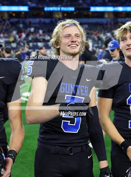 Thumbnail 2 in Woodville @ Gunter (UIL 3A Division II Football Final Medal Ceremony) photogallery.