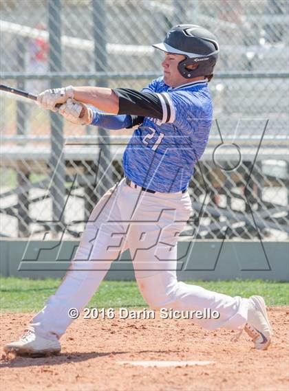 Thumbnail 2 in Highlands Ranch vs. La Salle (Coach Bob National Invitational) photogallery.