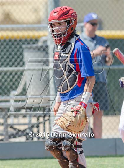 Thumbnail 3 in Highlands Ranch vs. La Salle (Coach Bob National Invitational) photogallery.