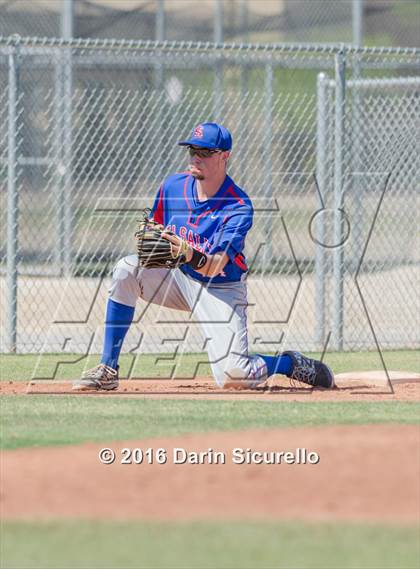 Thumbnail 3 in Highlands Ranch vs. La Salle (Coach Bob National Invitational) photogallery.