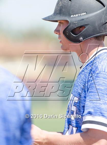 Thumbnail 2 in Highlands Ranch vs. La Salle (Coach Bob National Invitational) photogallery.