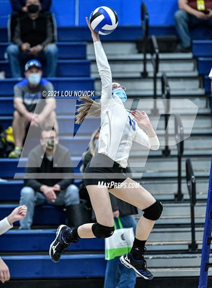 Thumbnail 3 in JV: Los Alamos @ St. Michael's photogallery.
