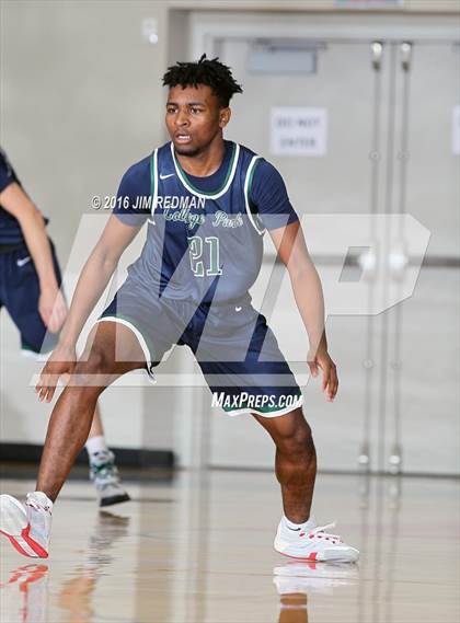 Thumbnail 2 in College Park vs. Clear Brook (McDonald's Texas Invitational) photogallery.