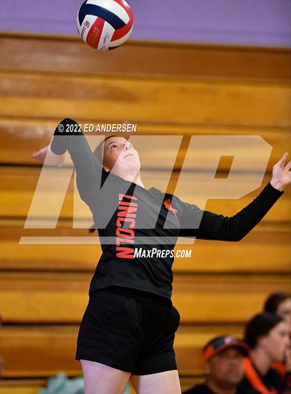 Thumbnail 2 in Eureka vs Lincoln (Yerington Tournament) photogallery.